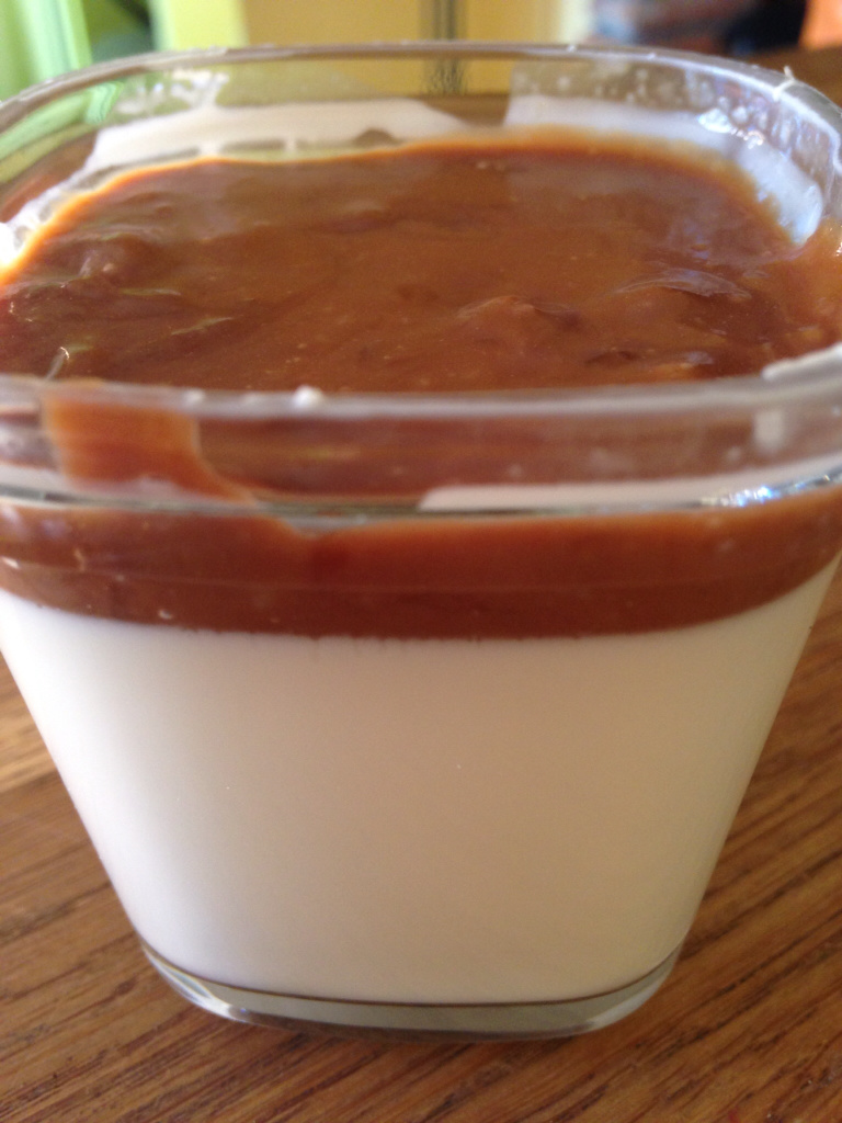  Panna cotta carambar sauce 